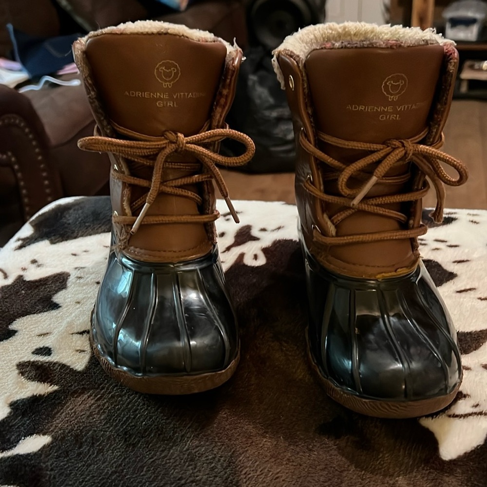 girls size 1 duck boot